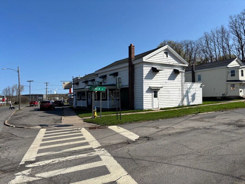 201 Seneca St, Fulton, NY à vendre - Photo du bâtiment - Image 3 de 15