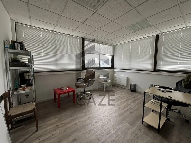 Office in Mérignac for lease - Interior Photo - Image 1 of 3