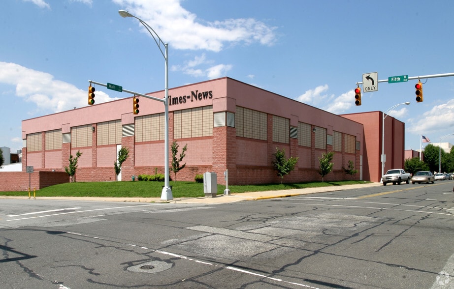 707 S Main St, Burlington, NC for lease - Building Photo - Image 2 of 16