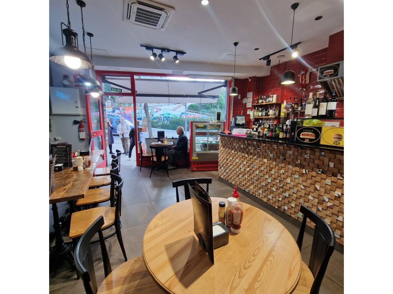 Multifamily in Barcelona, Barcelona for sale Primary Photo- Image 1 of 2