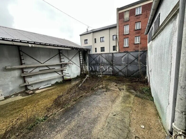 Flex dans Montreuil à louer - Photo du bâtiment - Image 3 de 8