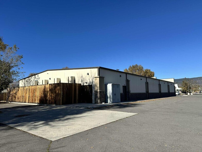 2450 Main St, Susanville, CA à louer - Photo du bâtiment - Image 3 de 9