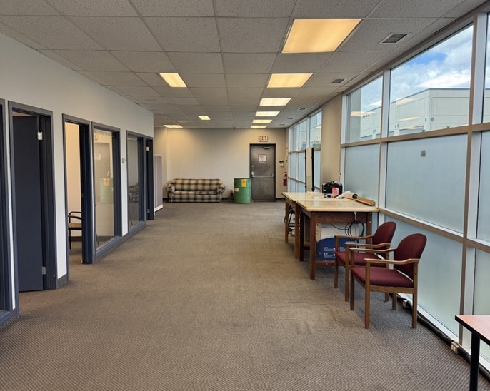 1480 28th St NE, Calgary, AB for lease - Interior Photo - Image 2 of 4