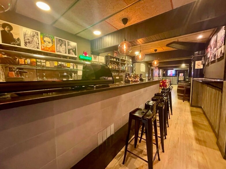 Retail in Barcelona, Barcelona for lease - Interior Photo - Image 2 of 2