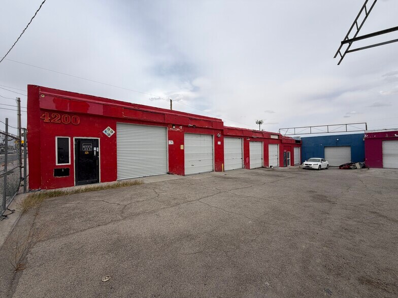 4200 Dyer St, El Paso, TX à vendre - Photo du bâtiment - Image 2 de 8