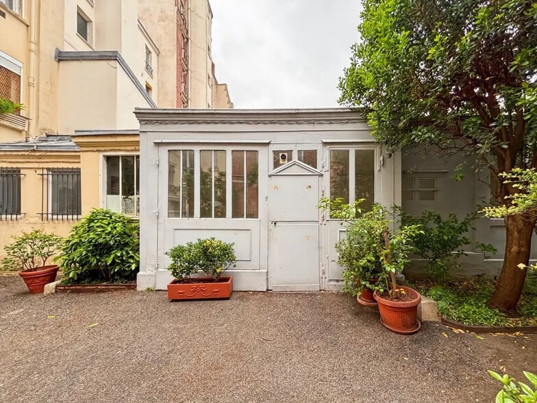 Office in Boulogne-Billancourt for lease - Building Photo - Image 1 of 5