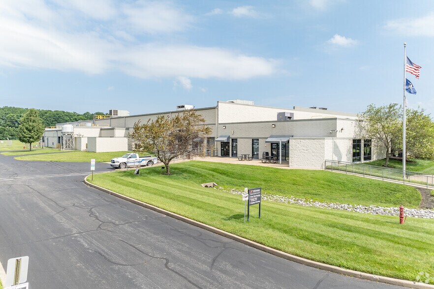 105 Industry Dr, Versailles, KY à vendre - Photo du bâtiment - Image 3 de 13