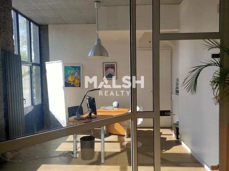 Office in Lyon for sale - Interior Photo - Image 2 of 9