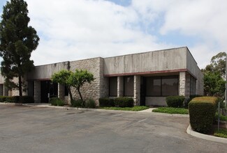 Plus de détails pour 1553-1555 Simpson Way, Escondido, CA - Industriel à vendre