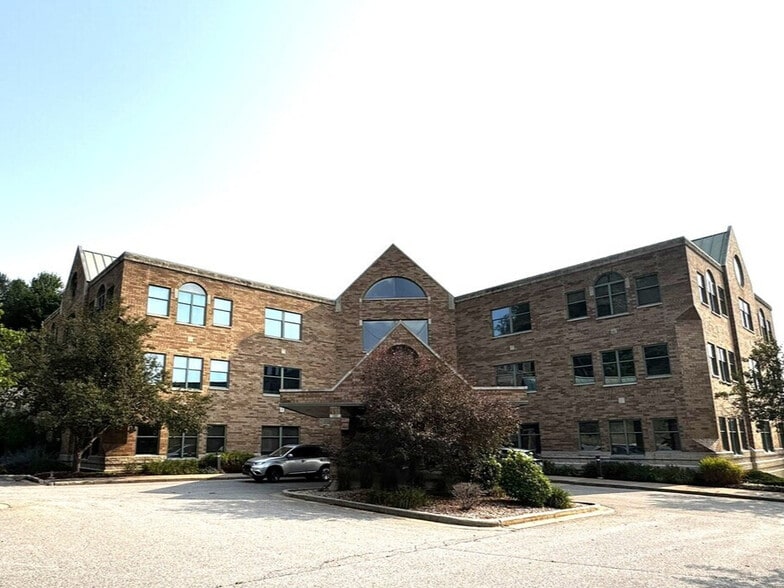 3000 Westhill Dr, Wausau, WI for sale - Primary Photo - Image 1 of 18