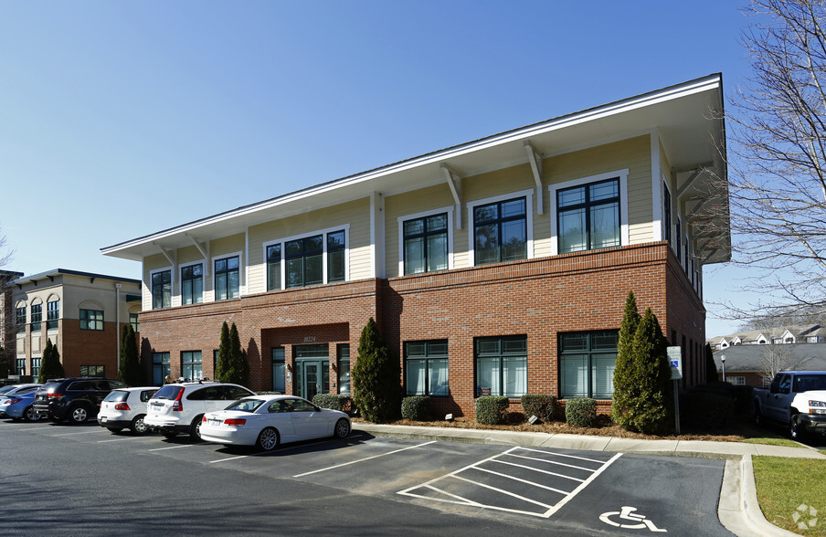 10224 Hickorywood Hill Ave, Huntersville, NC for sale - Building Photo - Image 2 of 15