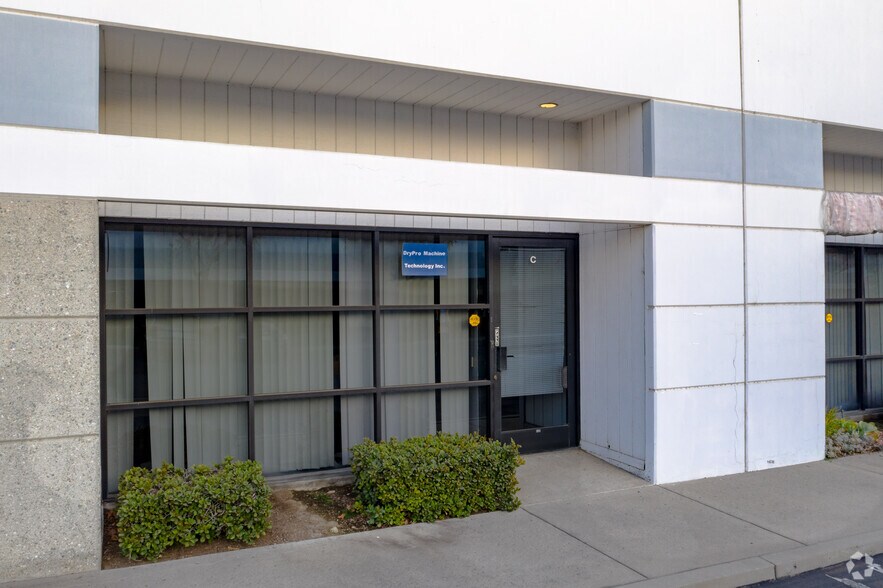13200 Brooks Dr, Baldwin Park, CA à louer - Photo du bâtiment - Image 3 de 10