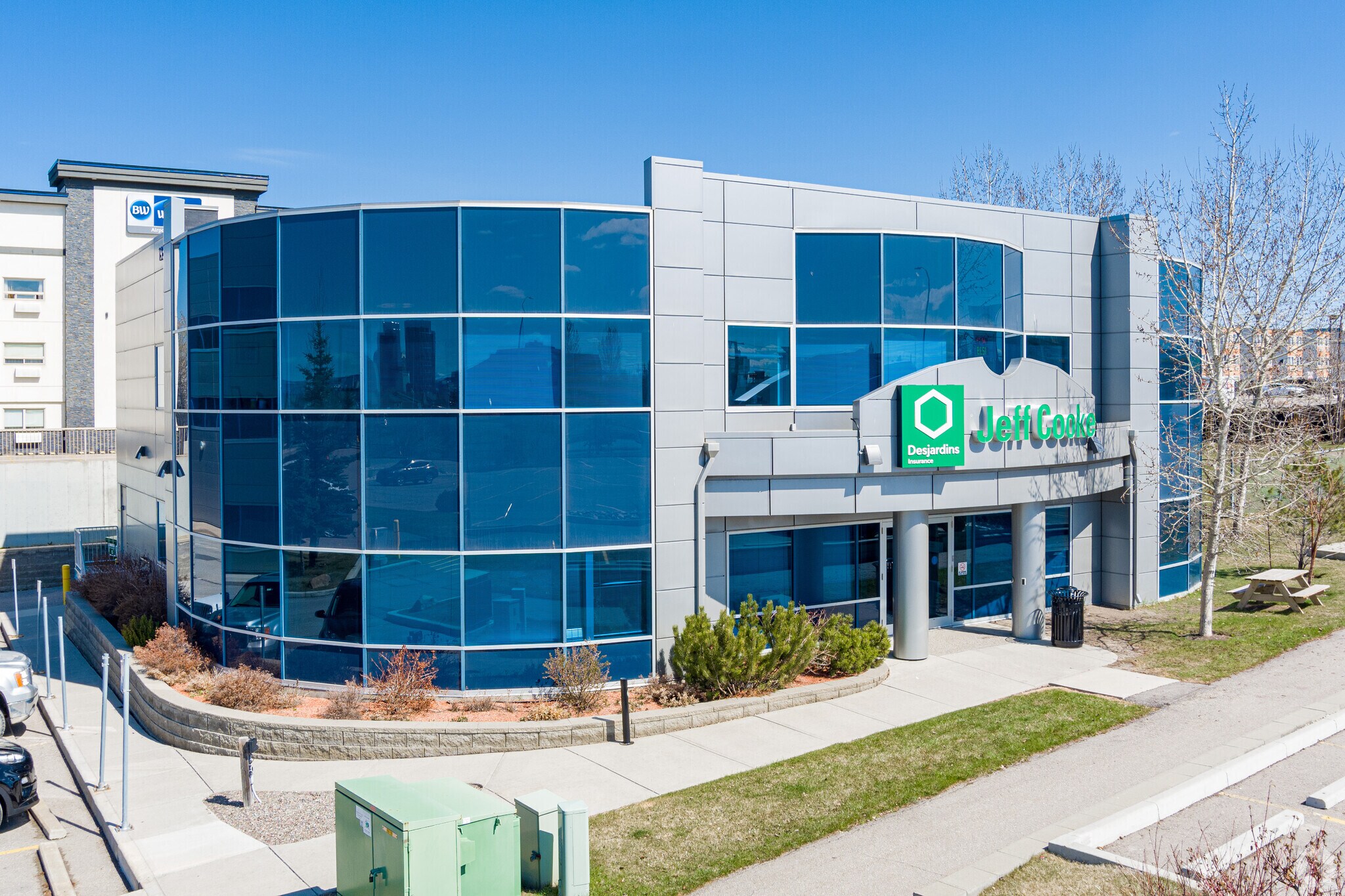 1933 18th Ave NE, Calgary, AB à vendre Photo principale- Image 1 de 1