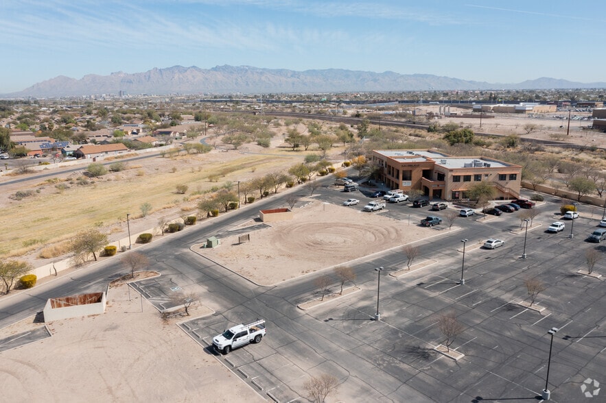 1370 W Irvington Rd, Tucson, AZ for sale - Building Photo - Image 3 of 8