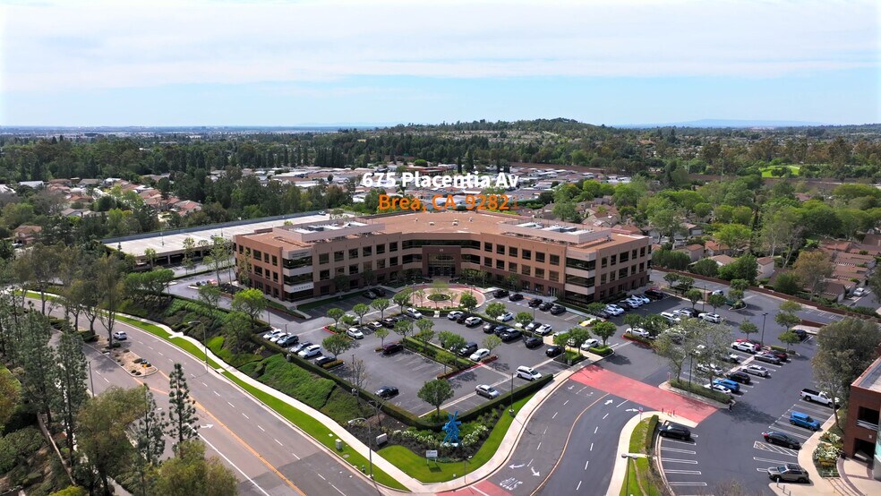 675 Placentia Ave, Brea, CA à louer - Vidéo sur l’inscription commerciale - Image 2 de 8