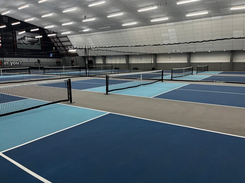 2010 Clement Blvd NW, Hickory, NC à vendre - Photo du bâtiment - Image 3 de 5