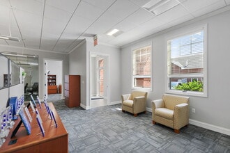 220 Garden St, Yorkville, IL for lease Interior Photo- Image 2 of 39