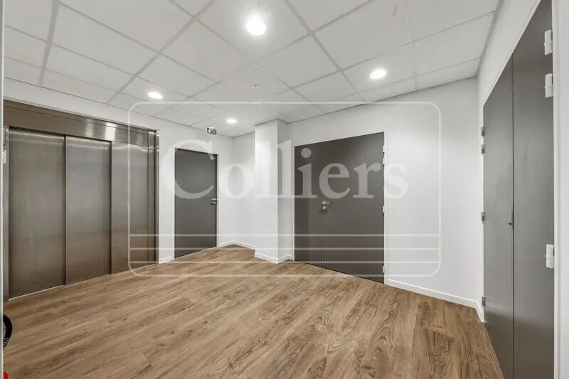 Retail in Marseille for lease - Building Photo - Image 3 of 14