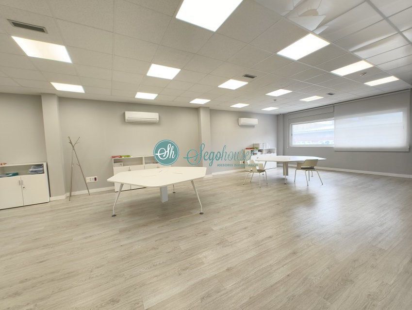 Office in Segovia, Segovia for lease Interior Photo- Image 1 of 7