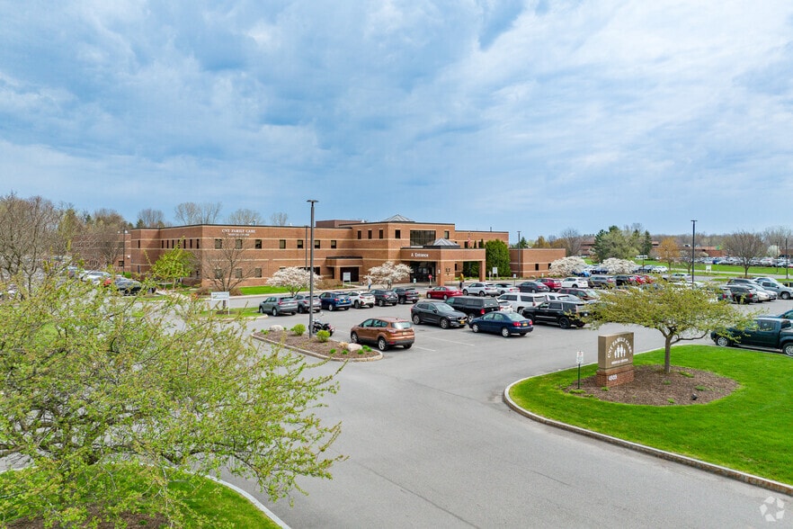 4939 Brittonfield Pky, East Syracuse, NY for lease - Primary Photo - Image 1 of 6