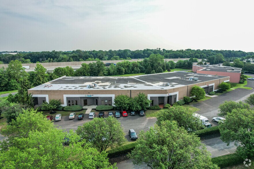 2930 Turnpike Dr, Hatboro, PA à louer - Photo du bâtiment - Image 2 de 4