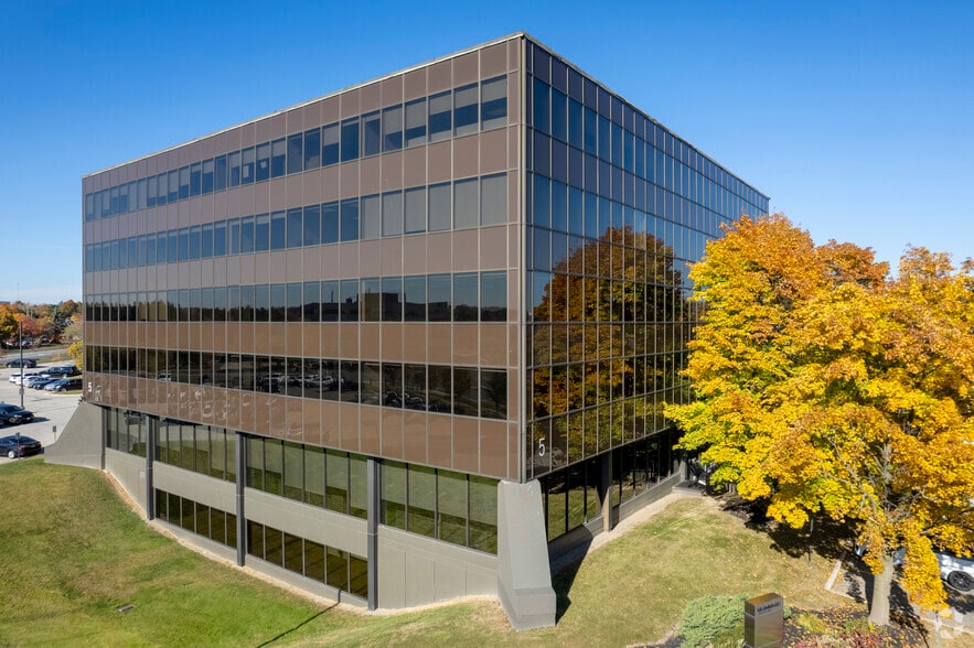 2000 Argentia Rd, Mississauga, ON à louer - Photo du bâtiment - Image 2 de 4