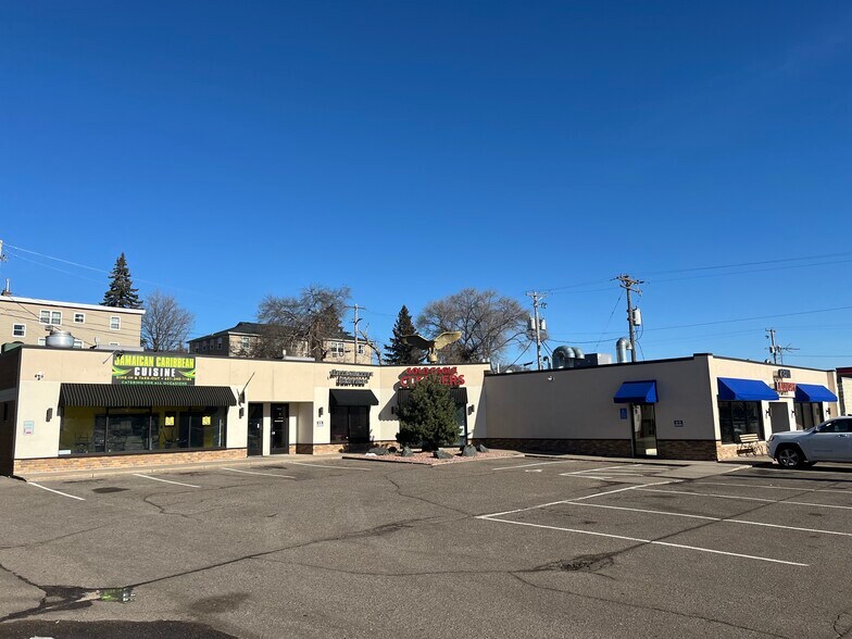 1233 Larpenteur Ave W, Roseville, MN à louer - Photo du bâtiment - Image 2 de 6