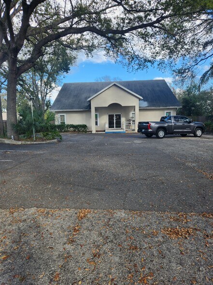 8751 N 30th St, Tampa, FL à louer - Photo du bâtiment - Image 1 de 19