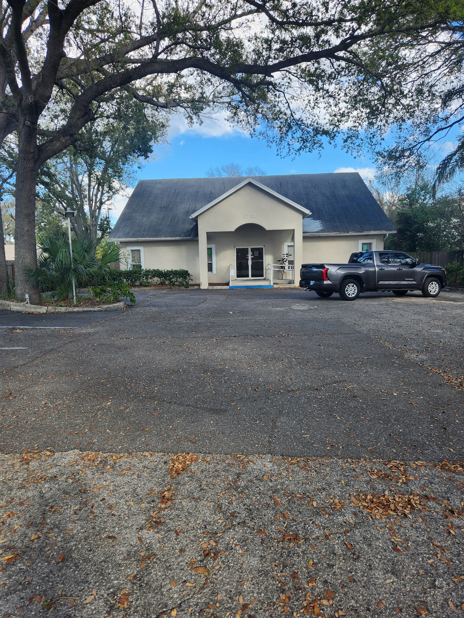 8751 N 30th St, Tampa, FL for lease Building Photo- Image 1 of 20