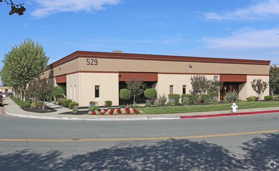 529 Garcia Ave, Pittsburg, CA for lease - Building Photo - Image 2 of 2