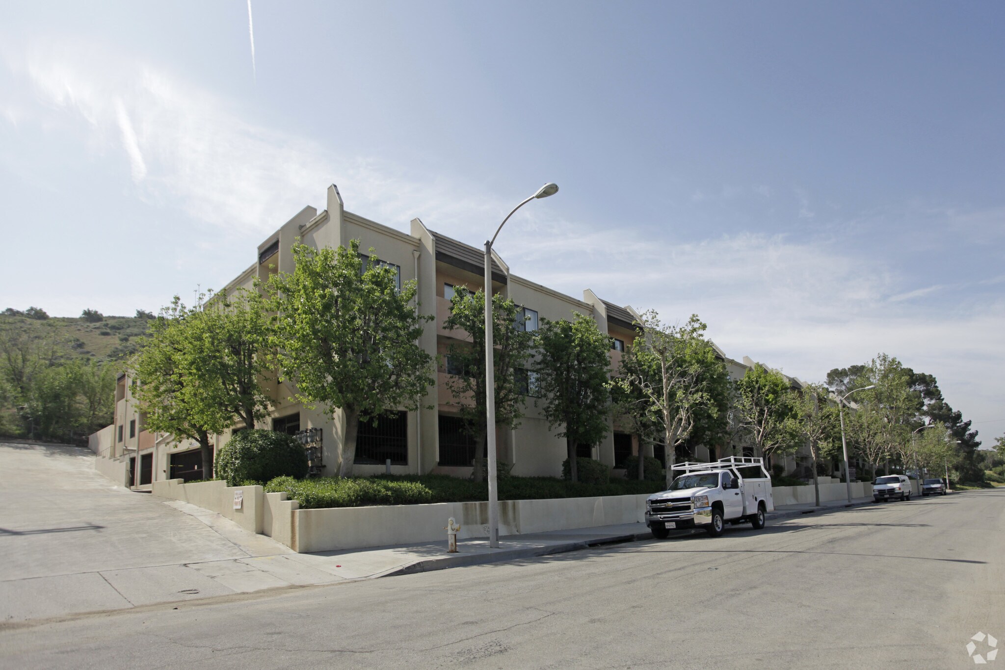 17740 Scherzinger Ln, Canyon Country, CA à vendre Photo du bâtiment- Image 1 de 4