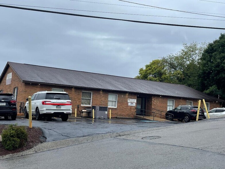 1100 Summit Dr, Greensburg, PA à vendre - Photo du bâtiment - Image 2 de 26