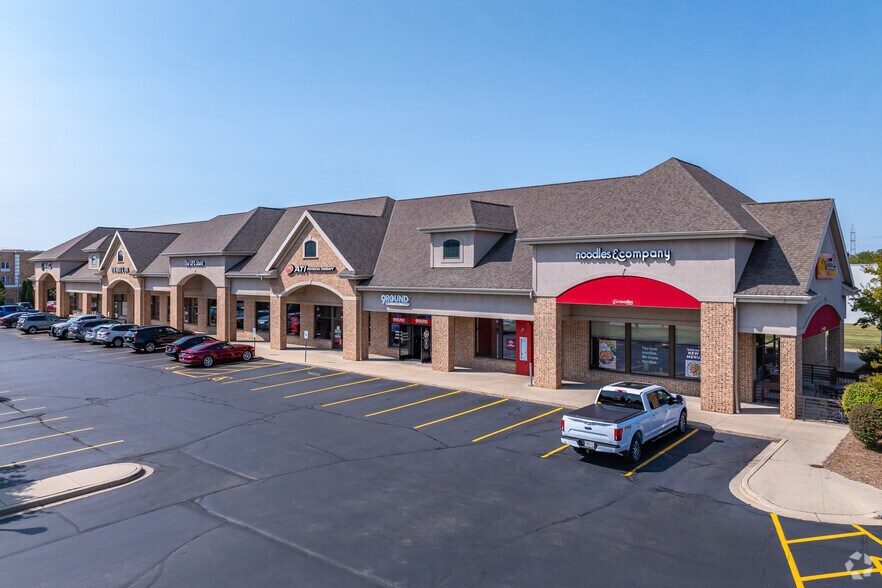 1223-1359 N Port Washington Rd, Grafton, WI à louer - Photo du bâtiment - Image 2 de 5