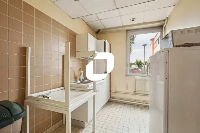 Bureau dans La Courneuve à louer - Photo du bâtiment - Image 3 de 27