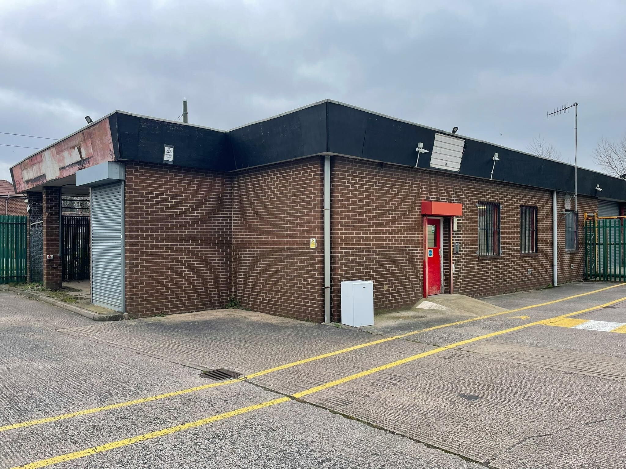 Shadowmoss Rd, Manchester for lease Primary Photo- Image 1 of 5