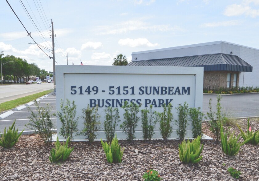 5151 Sunbeam Rd, Jacksonville, FL à louer - Photo du bâtiment - Image 1 de 4