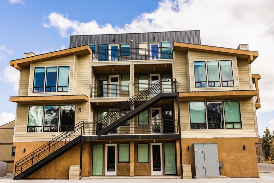 663 Old Mammoth Rd, Mammoth Lakes, CA for sale - Building Photo - Image 1 of 5