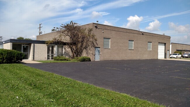 Plus de détails pour 3319 E Ten Mile Rd, Warren, MI - Industriel à louer