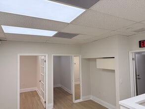 250 Catalonia Ave, Coral Gables, FL for lease Interior Photo- Image 2 of 5