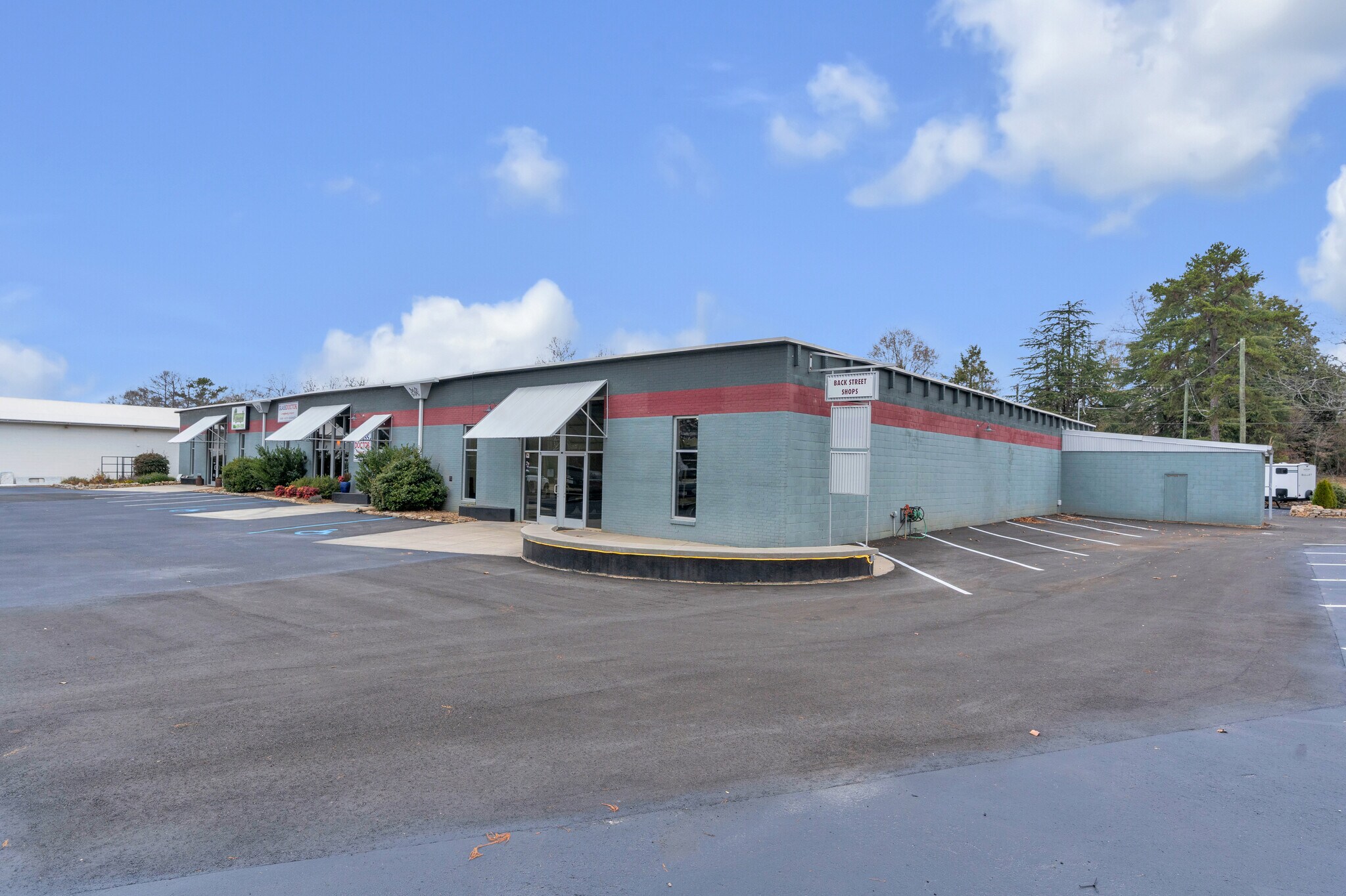 518 W North 1st St, Seneca, SC for sale Building Photo- Image 1 of 33