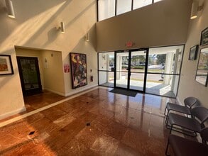 2111 W Swann Ave, Tampa, FL for lease Interior Photo- Image 1 of 11