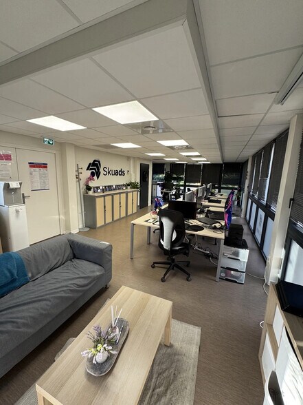 77 Rue Emmanuel Vitria, Gardanne for lease - Interior Photo - Image 1 of 7