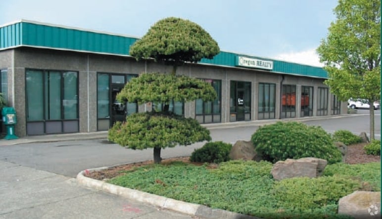 10005 SE Stark St, Portland, OR for lease - Building Photo - Image 2 of 7