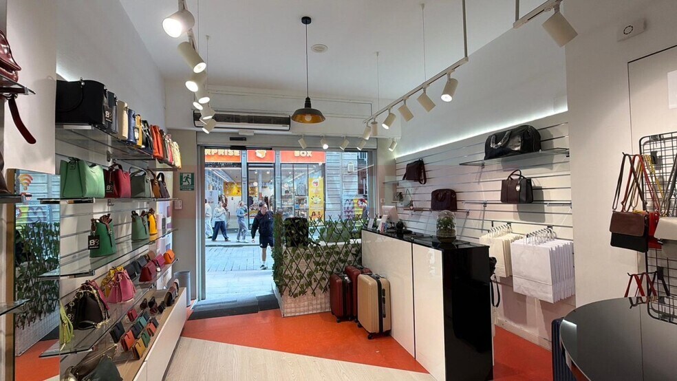 Commerce de détail dans Barcelone, Barcelona à louer - Photo du bâtiment - Image 2 de 2