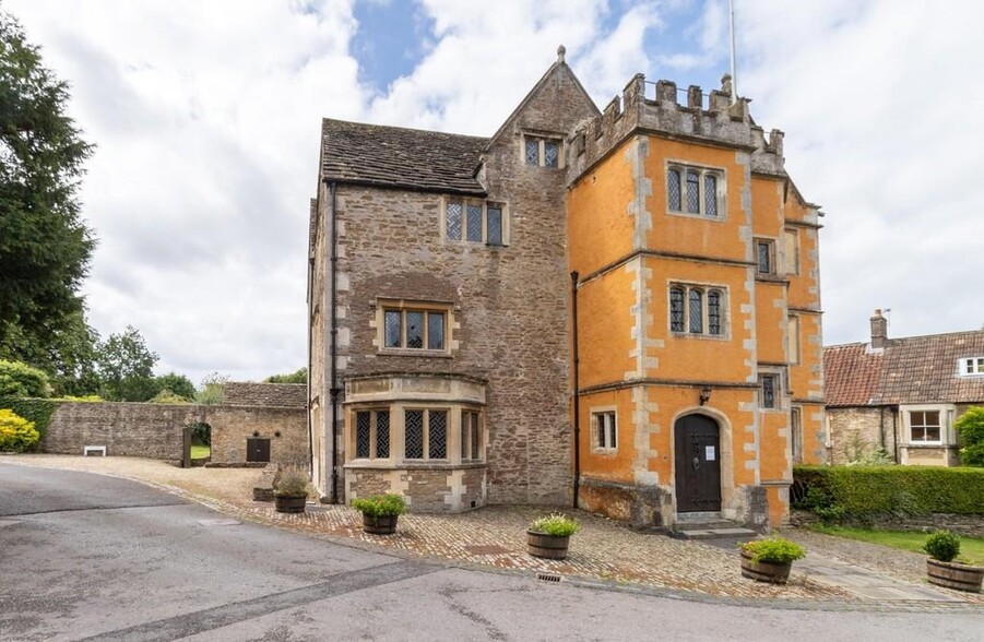 42 Castle Corner, Frome for sale - Primary Photo - Image 1 of 1