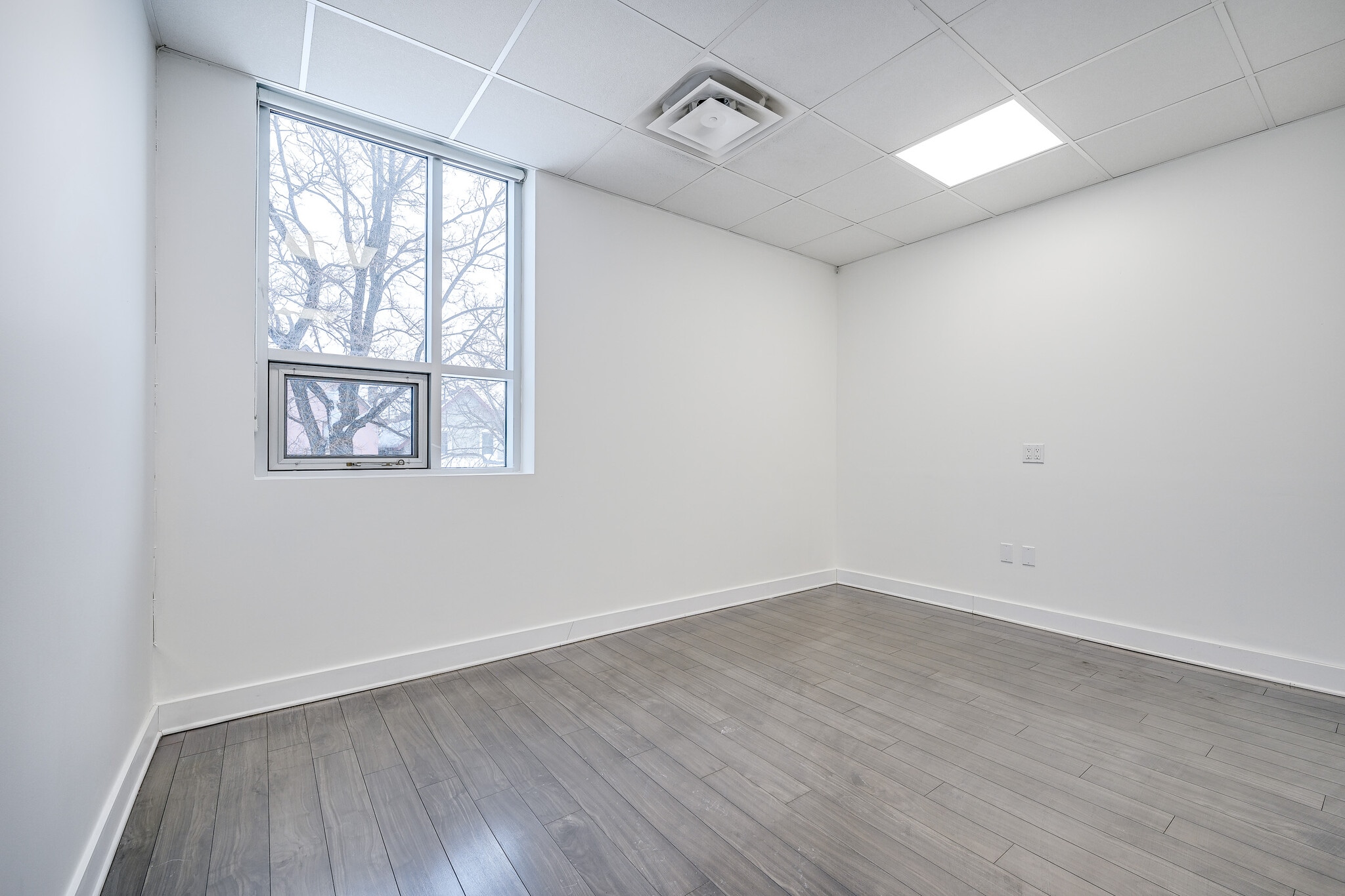 18 Louisa St, Ottawa, ON for lease Interior Photo- Image 1 of 3