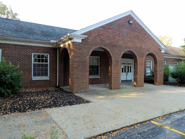 100 Parker Ct, Chardon, OH for lease - Building Photo - Image 2 of 8