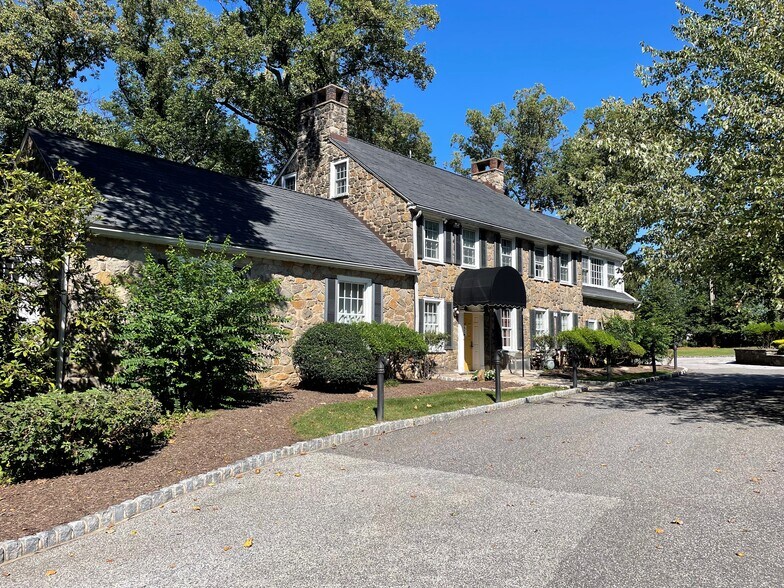 300 Johnson Ave, Ridley Park, PA à vendre - Photo principale - Image 2 de 3