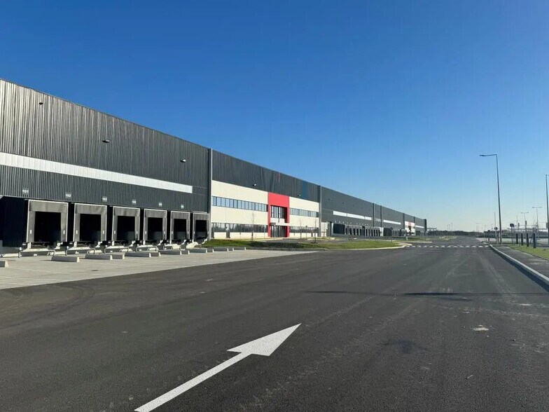 Industrial in Oudalle for lease - Building Photo - Image 3 of 11