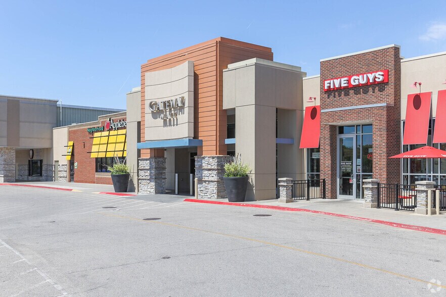 6100 O St, Lincoln, NE à louer - Photo du bâtiment - Image 2 de 23